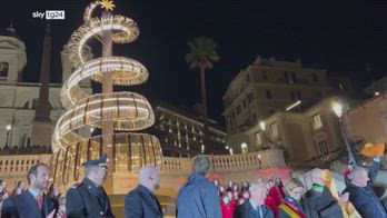 Roma, accese le luminarie di via Condotti e lâalbero Bulgar