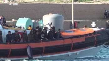 Ancora sbarchi a Lampedusa mentre l'Europa attacca l'Italia sui Cpr