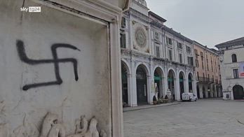 Brescia, svastiche su muri e monumenti del centro storico