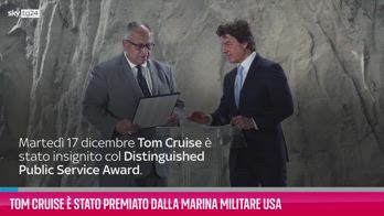 VIDEO Tom Cruise è stato premiato dalla marina militare USA