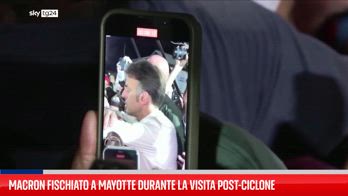 Macron fischiato a Mayotte durante la visita post-ciclone