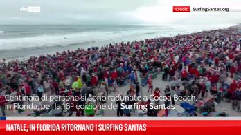 Florida, Babbo Natale scambia la slitta con la tavola da surf