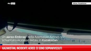 Kazakistan, l'arrivo dei primi soccorsi sul luogo dell'incidente aereo