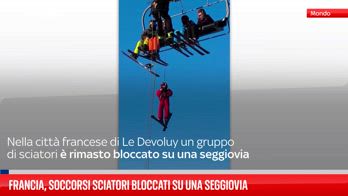 Sciatori salvati dalla seggiovia sulle Alpi francesi