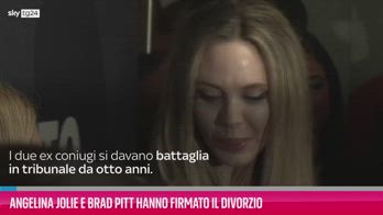 VIDEO Angelina Jolie e Brad Pitt hanno firmato il divorzio