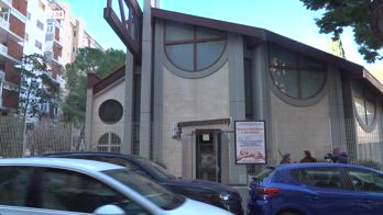 Bari, trovato morto neonato nella culla termica di una chiesa, indagini