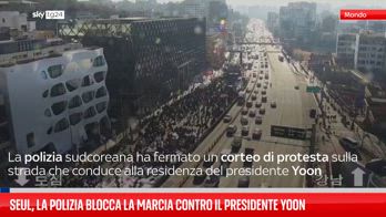 Seul, la polizia blocca la marcia contro il presidente Yoon