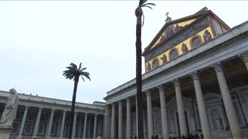 Roma, aperta la Porta Santa nella Basilica di San Paolo