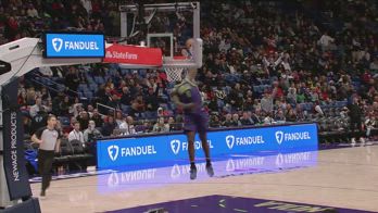 NBA, Zion Williamson schiaccia in "360 windmill" al rientro