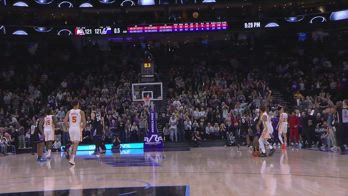 NBA, Trae Young vince sulla sirena da centrocampo vs Utah