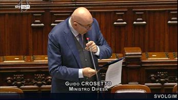 Crosetto: Starlink offre servizi utili, ma per ora nessun accordo. Opposizione protesta