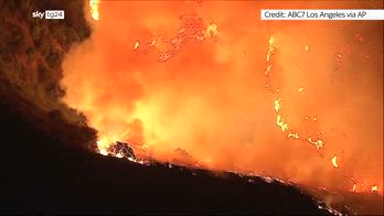 Gli elicotteri dei Vigili del Fuoco in azione in California