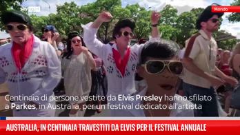 Australia, in centinaia travestiti da Elvis per il festival