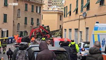 Maltempo, crolla muraglione di contenimento a Genova: nessun ferito