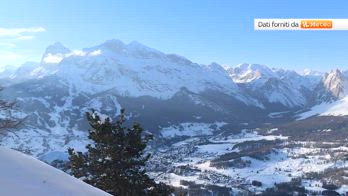 Tantissima neve fresca sulle Alpi, paesaggi bianchi