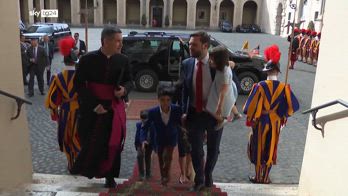 Vance in Italia, incontro cordiale con Mons Parolin in Vaticano poi visita il Colosseo