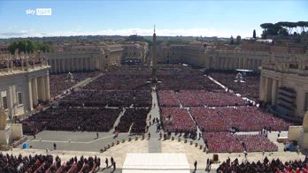Funerali Papa, piazza San Pietro gremita per il saluto al pontefice