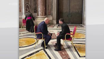 L'incontro fra Trump e Zelensky al funerale di Papa