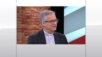 Conclave, Mons. Viganò: Papi scelti da Dio in continuità