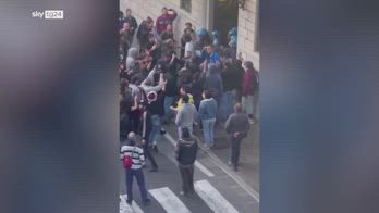 Lecco, scontri e disordini durante fiaccolata per caduti RS