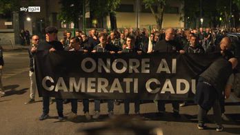 Milano, commemorazione di Ramelli tra saluti romani e Bella Ciao