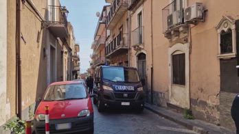 Catanese, neonata lanciata dal balcone dalla madre