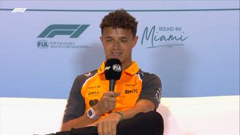 CONF NORRIS SU PODIO MIAMI