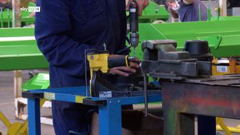 1 maggio, governo celebra risultati, opposizioni: vivono su marte, Italia più povera