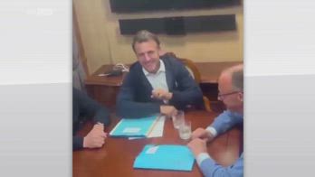 "Cocaina sul treno per Kiev", la fake news su Macron