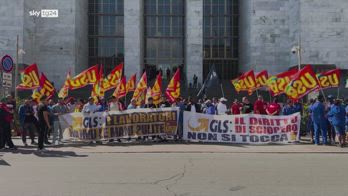 Sciopero lavoratori Gls e Brt davanti al Tribunale di Milan