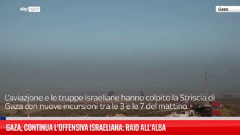 Gaza, continua l’offensiva israeliana: raid all’alba