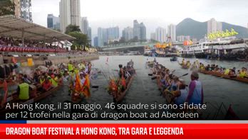 I canottieri si divertono all'Hong Kong Dragon Boat Festival
