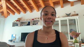 INTV LARISSA IAPICHINO