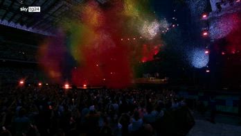 Hello World Tour Stadi 2025: pixel e messaggi sociali, i Pinguini T.N. a San Siro