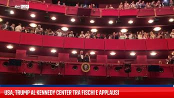 ERROR! Trump e Melania tra fischi e cori al Kennedy center per 'I miserabili'