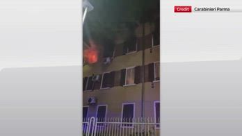Incendio Parma, appartamento in fiamme: salvi donna e figli