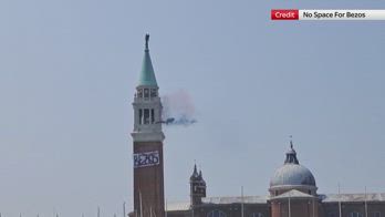 Venezia, protesta contro nozze Jeff Bezos: spunta striscion