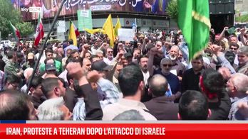 Iran, proteste a Teheran dopo l'attacco di Israele