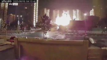Israele, Petah Tikva colpita da missile lanciato dall'Iran
