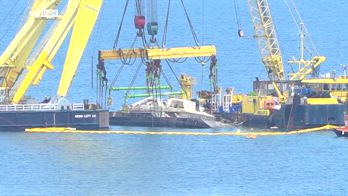 Bayesian, riportato a galla lo yacht affondato a Palermo