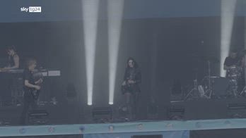 La Prima Estate, eleganza e teatralità nello show di St.Vincent. VIDEO