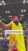 NBA, alla Fanatics Fest spunta Harden vestito da Hulk Hogan