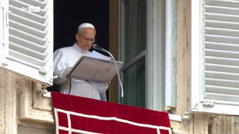 Il Papa all'Angelus: "La diplomazia faccia tacere le armi"