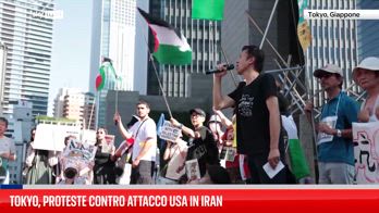 A Tokyo proteste contro i raid Usa in Iran