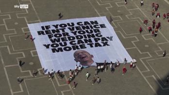 Matrimonio Bezos, striscione attivisti Greenpeace a Venezia