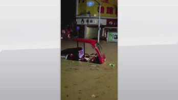 Maltempo in Cina, piogge causano inondazioni a Xianfeng