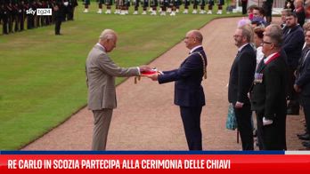 Re Carlo partecipa all'antica cerimonia delle chiavi in ​​Scozia