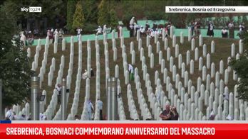 Srebrenica, bosniaci celebrano anniversario del massacro