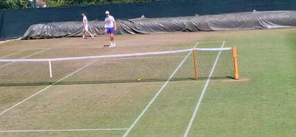 sinner finale wimbledon servizio warm up