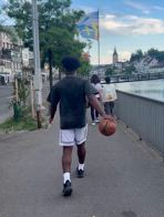 NBA, Mitchell palleggia anche in strada, in Svizzera
